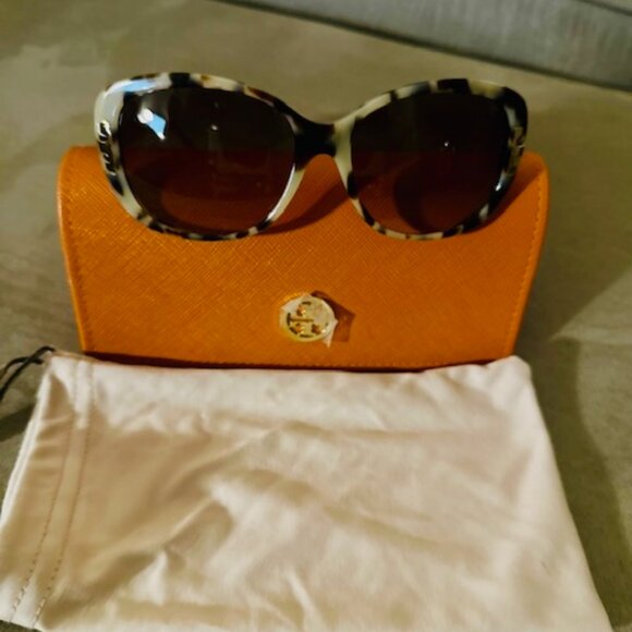 Tory Burch Sunglasses - Picture 4 of 4